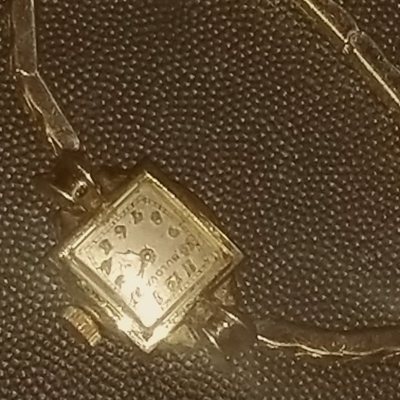 WOMENS BULOVA WATCH - Picture 1 of 7